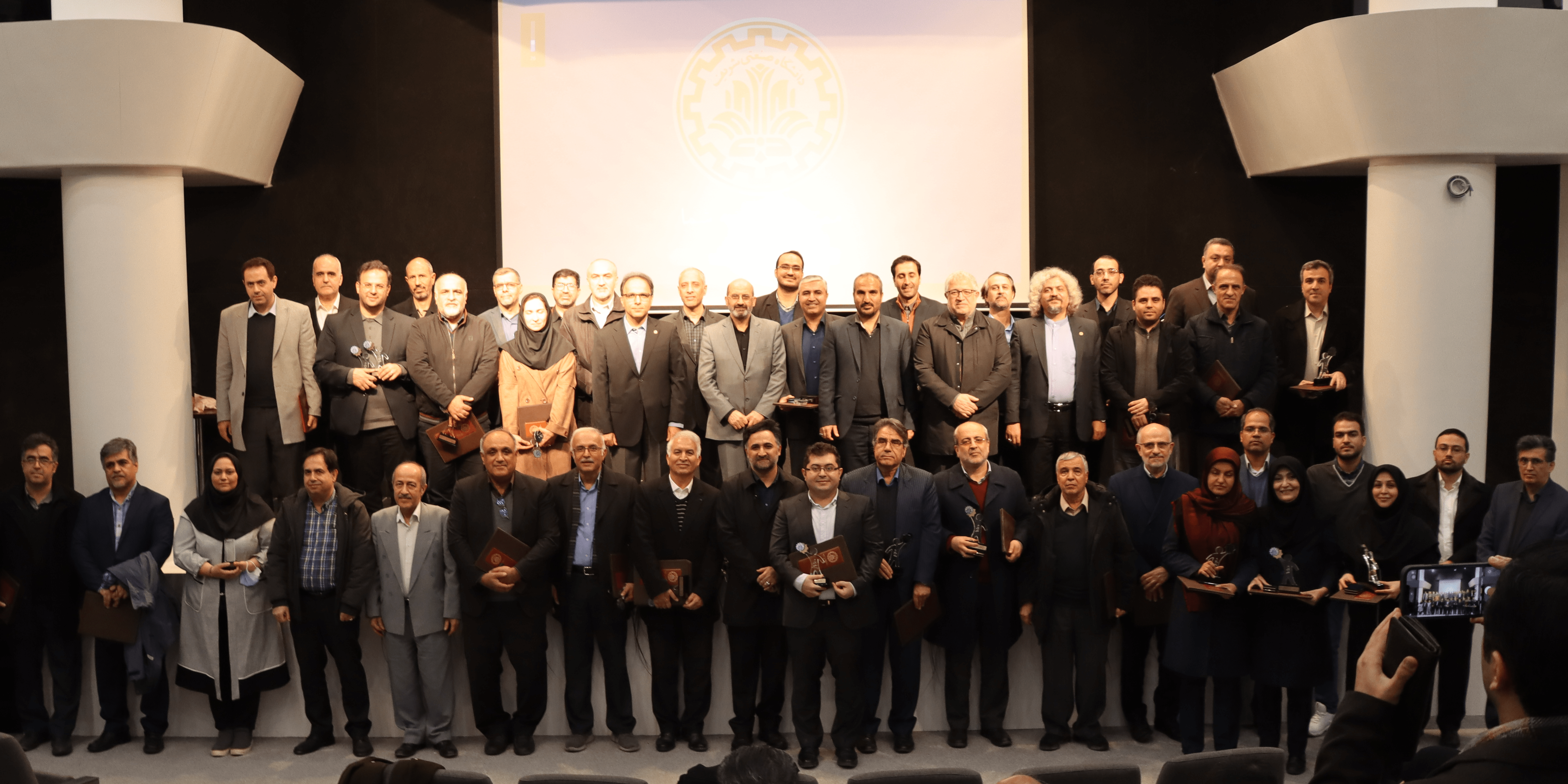 معرفی پژوهشگران و فناوران برگزیده دانشگاه صنعتی شریف